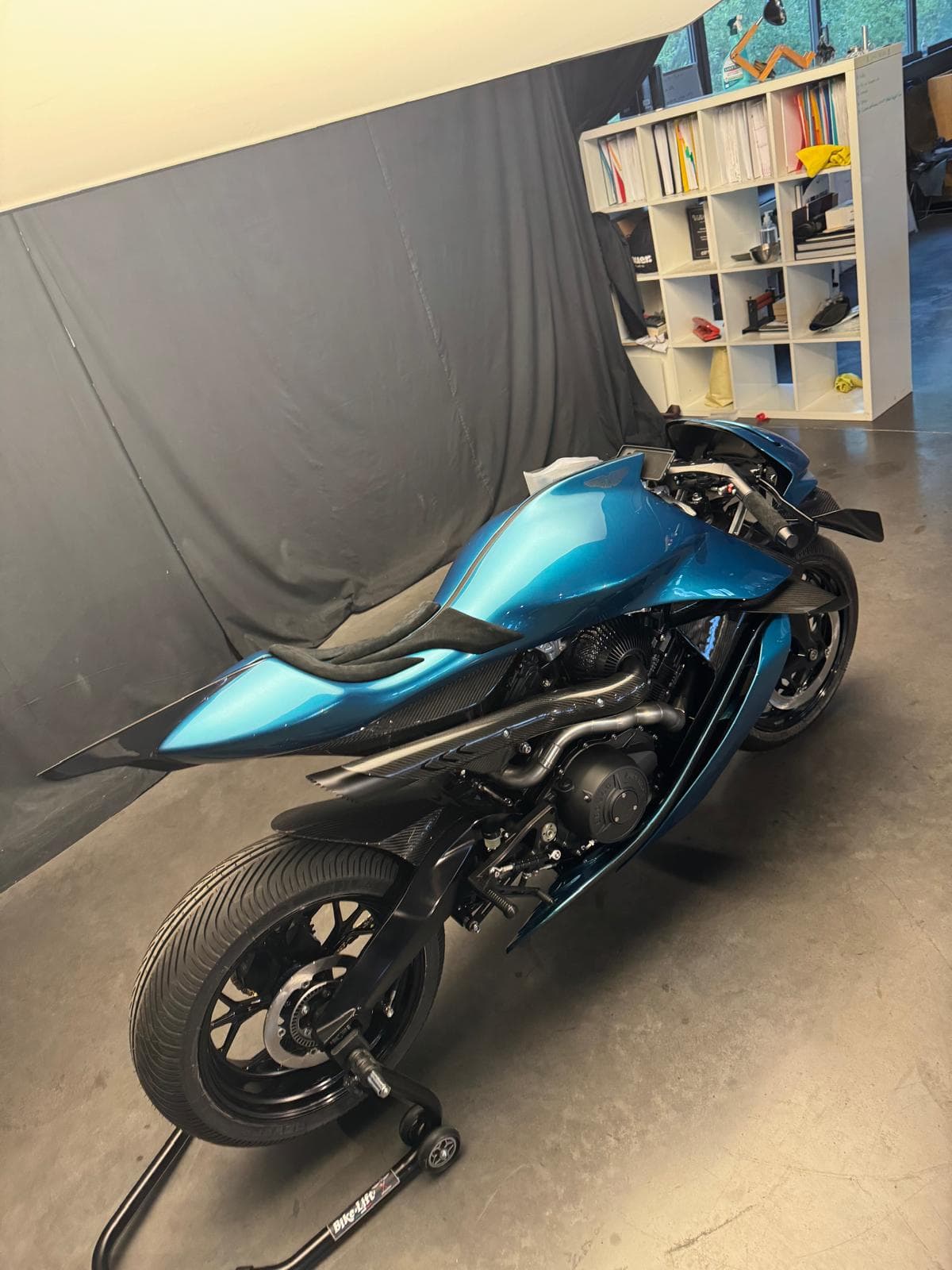 Aston Martin & Brough Superior AMB 001 Pro exterior view