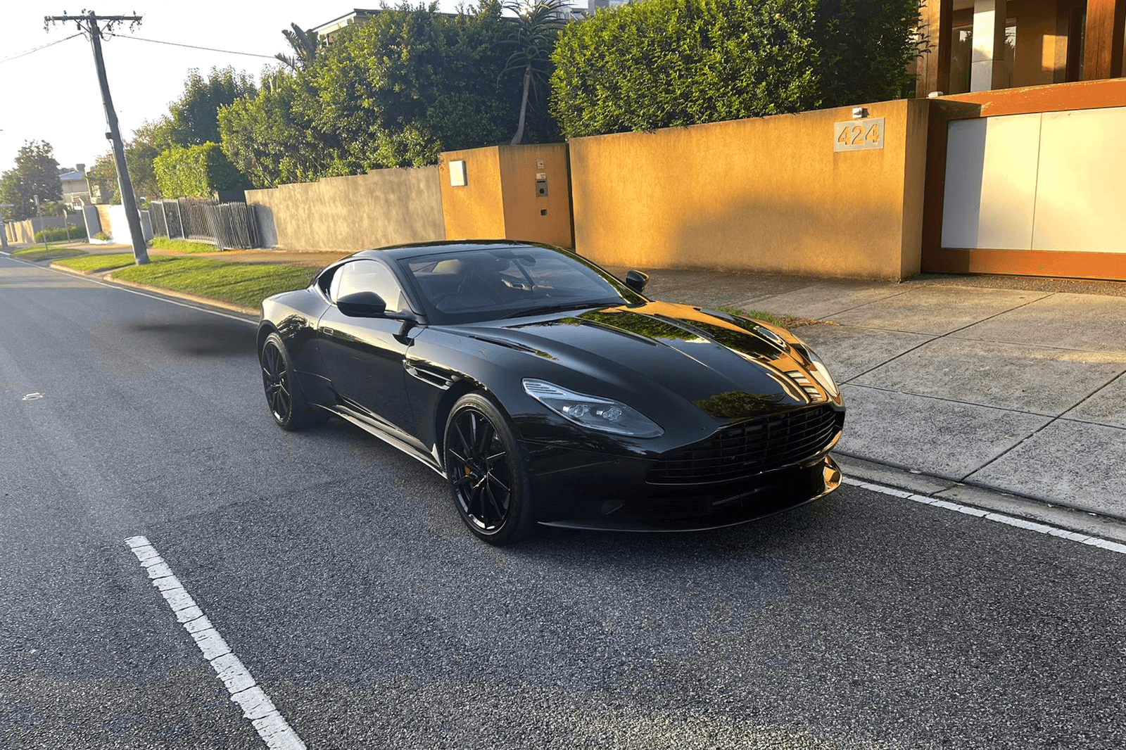 Aston Martin DB11 V12 Coupé exterior view