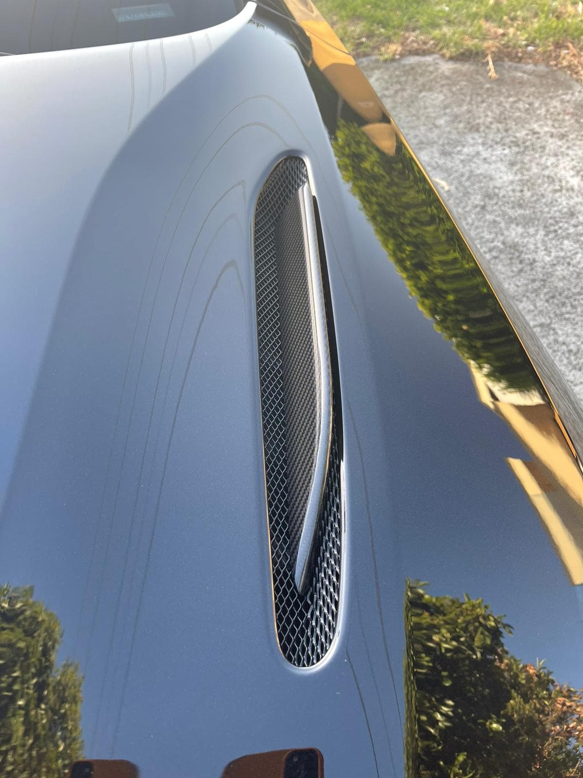 Aston Martin DB11 V12 Coupé exterior view