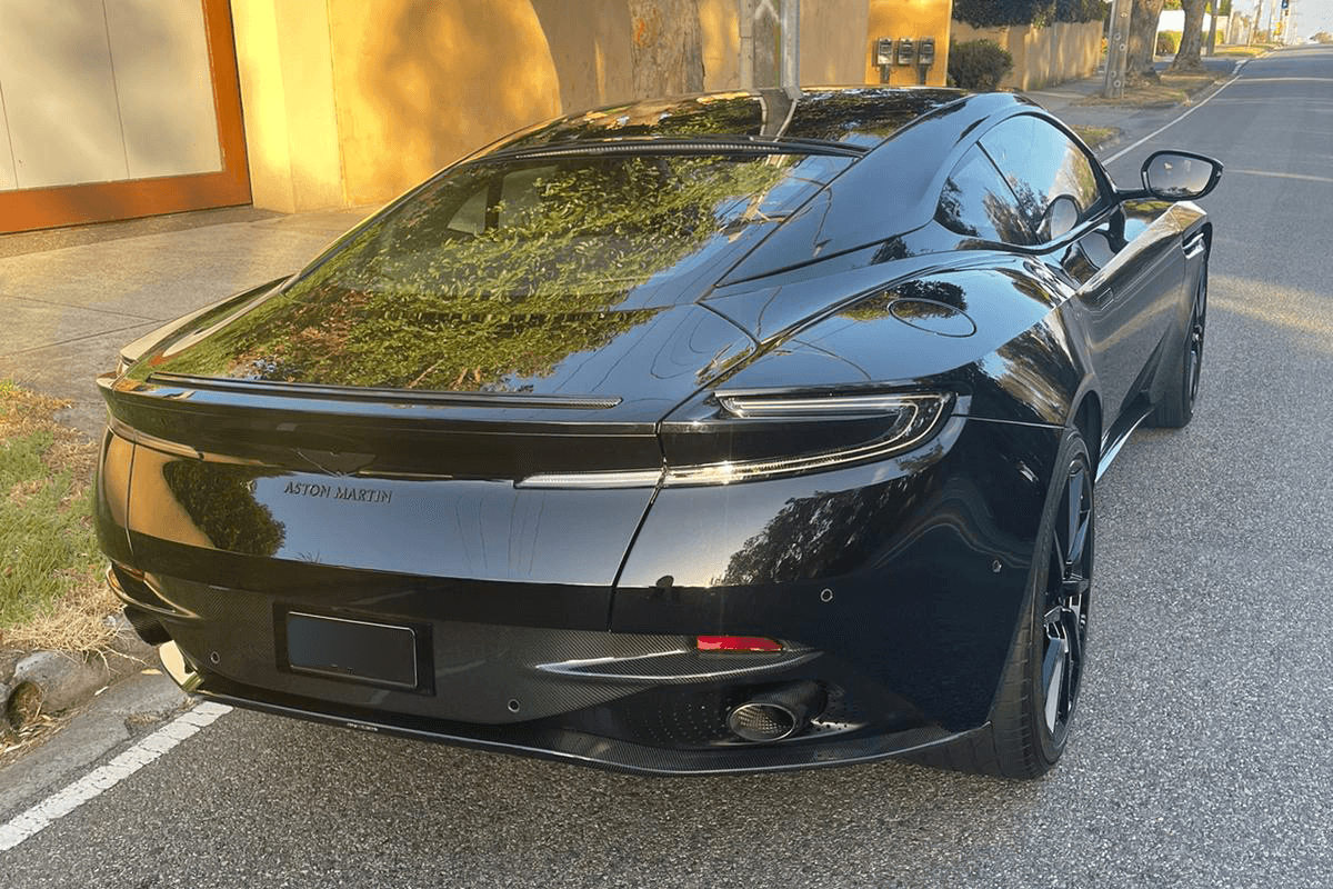 Aston Martin DB11 V12 Coupé exterior view
