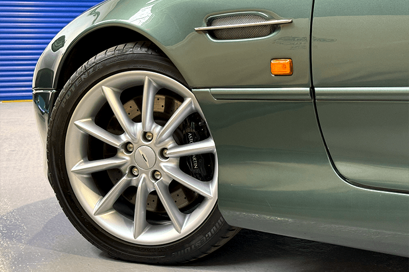 Aston Martin DB7 VANTAGE exterior view