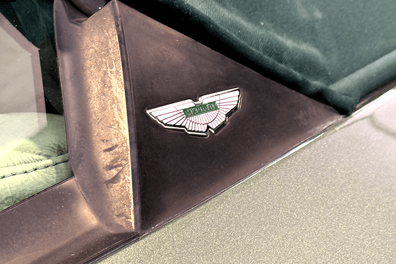 Aston Martin DB7 VANTAGE exterior view