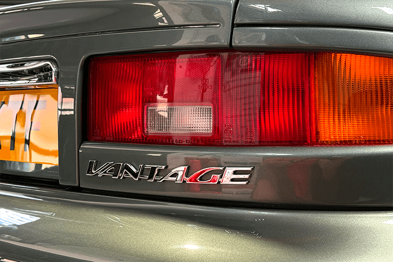 Aston Martin DB7 VANTAGE exterior view