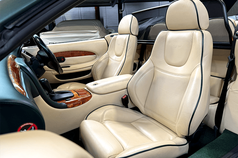 Aston Martin DB7 VANTAGE exterior view