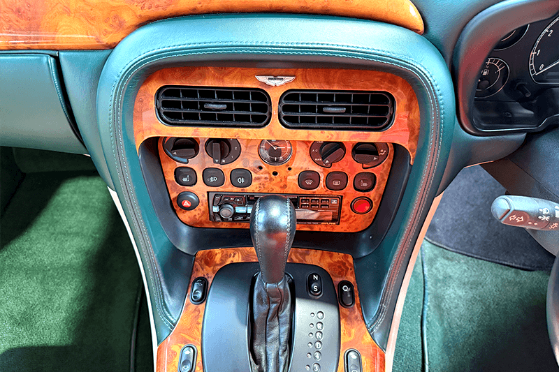 Aston Martin DB7 VANTAGE exterior view