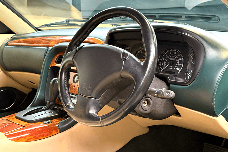 Aston Martin DB7 VANTAGE exterior view