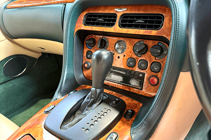 Aston Martin DB7 VANTAGE exterior view