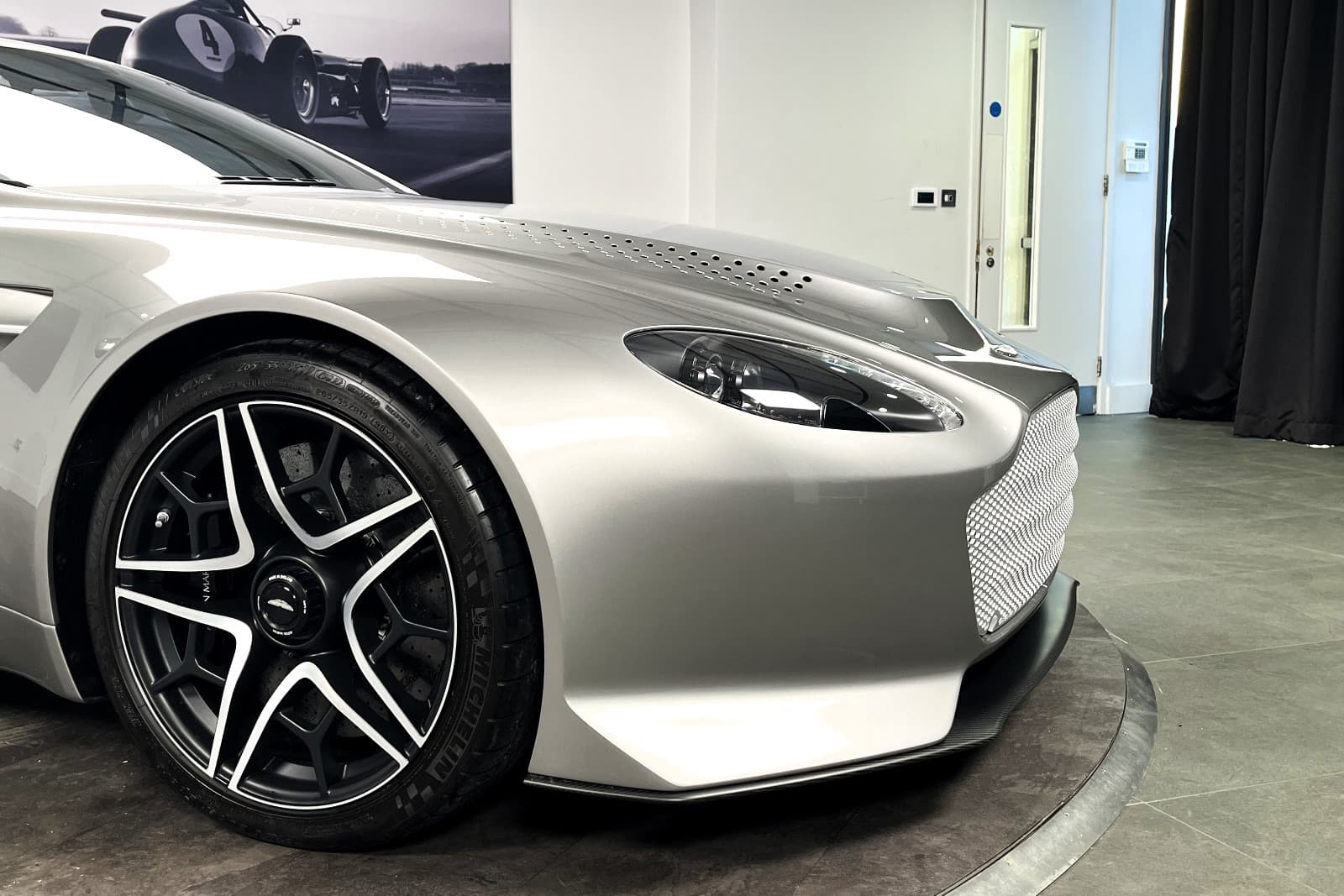 Aston Martin V12 VANTAGE V600 exterior view